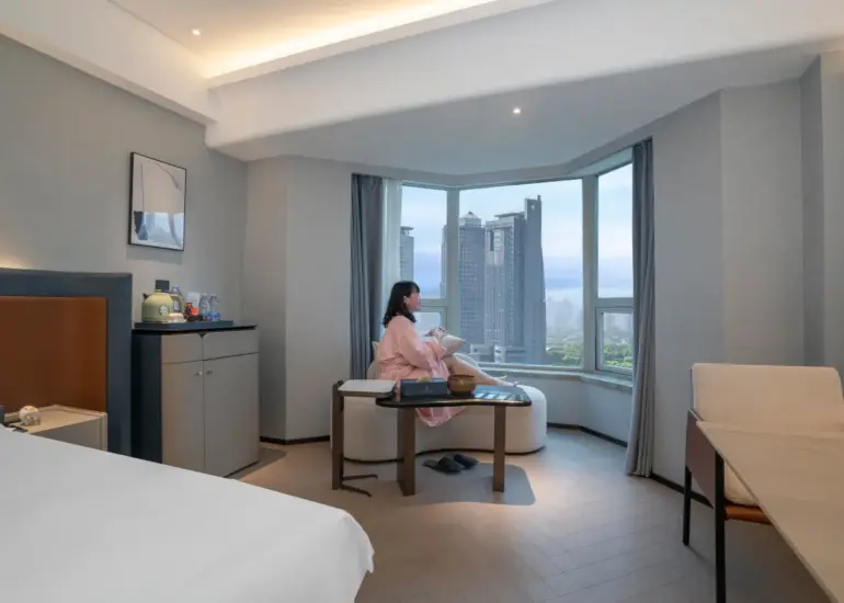 Big Bed Room With Night View On The Bund
