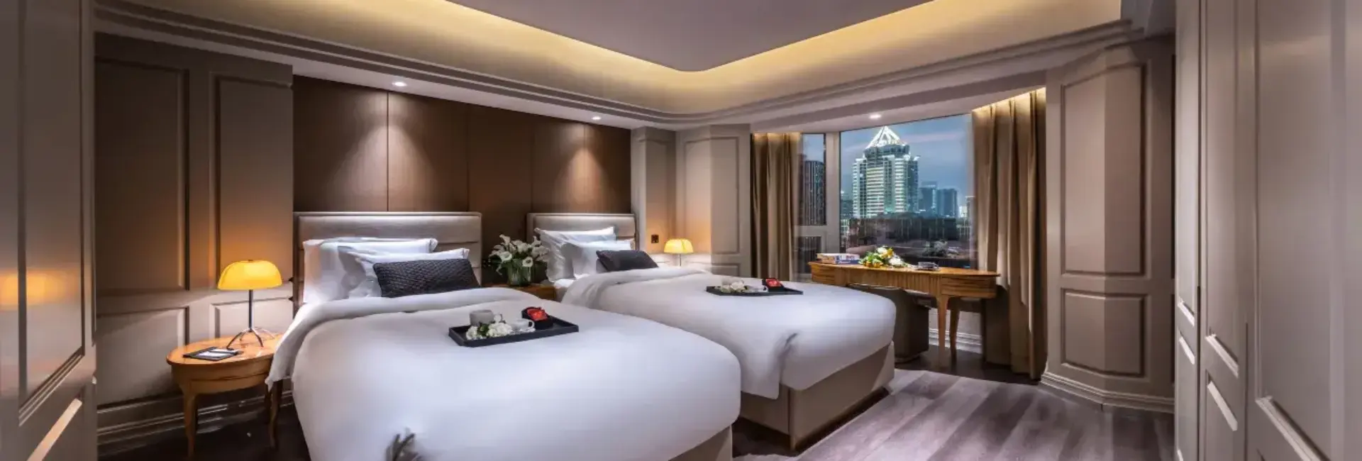 Suite – 1-Room, City-View (2 Beds) (1 Living Room, Bathtub, Sofa)