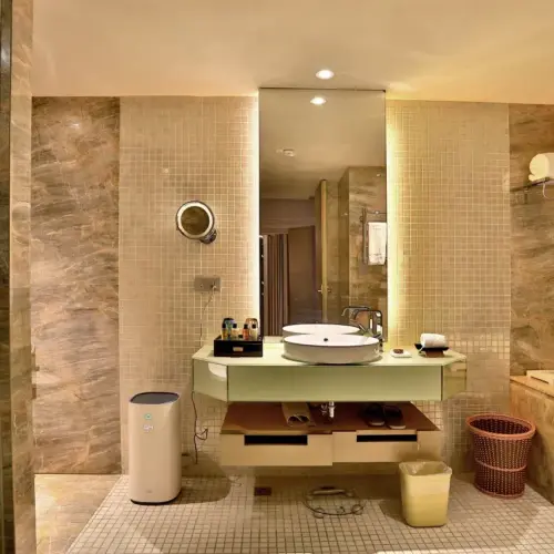 Suite (Bathtub)